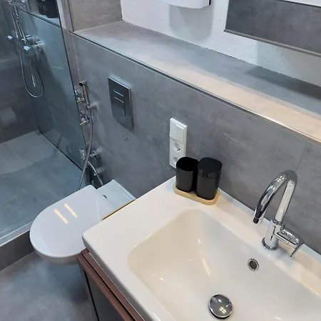 Moderne Maisonette-wohnung Apartment