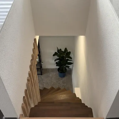 Moderne Maisonette-wohnung Apartment